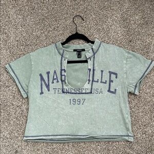 Nashville Tennessee Cropped GraphicT-Shirt, Size Small
